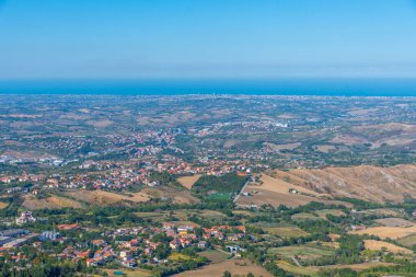 Adriyatik Denizi 'ne doğru San Marino' nun hava manzarası.