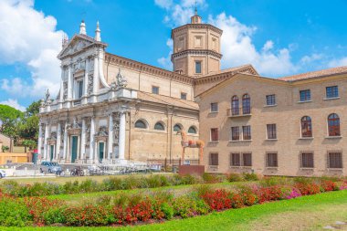 Porto 'daki Basilica di Santa Maria ve İtalyan şehri Ravenna' daki modern sanat müzesi..