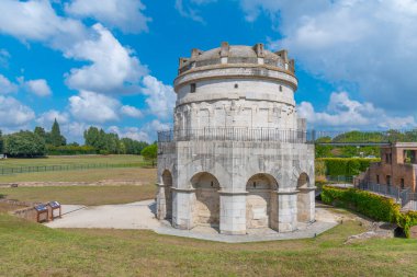 İtalyan kasabası Ravenna 'da Teodorico Mozolesi.