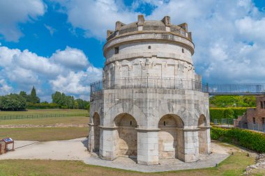 İtalyan kasabası Ravenna 'da Teodorico Mozolesi.