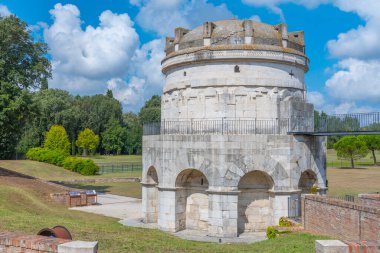 İtalyan kasabası Ravenna 'da Teodorico Mozolesi.