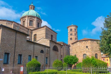 İtalyan kasabası Ravenna 'da İsa' nın Dirilişi Katedrali 'nin yanında Neoniano vaftiz töreni.