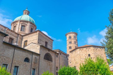 İtalyan kasabası Ravenna 'da İsa' nın Dirilişi Katedrali 'nin yanında Neoniano vaftiz töreni.