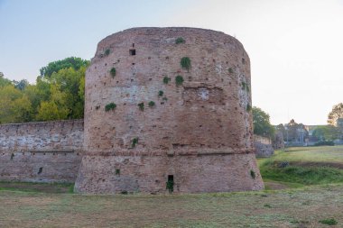 İtalyan kasabasındaki kale Ravenna.