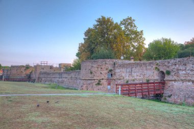İtalyan kasabasındaki kale Ravenna.