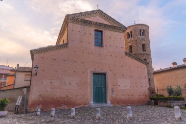 İtalyan kasabası Ravenna 'da Santa Maria Maggiore Bazilikası.