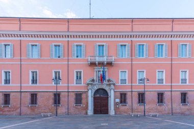 İtalyan kenti Ravenna 'da Piazza del Popolo' nun gündoğumu manzarası.