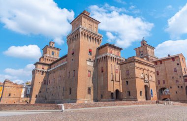 İtalyan kenti Ferrara 'da Castello Estense.