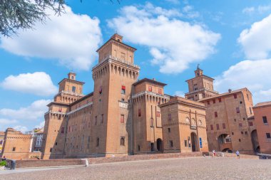 İtalyan kenti Ferrara 'da Castello Estense.