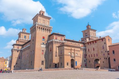 İtalyan kenti Ferrara 'da Castello Estense.