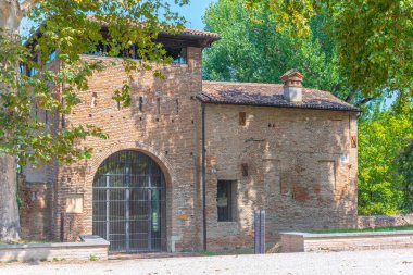 İtalyan kenti Ferrara 'da Porta degli Angeli.