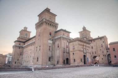 İtalyan kenti Ferrara 'da Castello Estense.