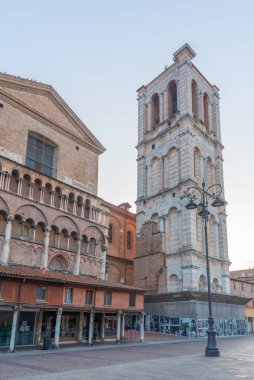 İtalyan kenti Ferrara 'daki katedralin gündoğumu manzarası.