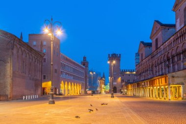 İtalyan kenti Ferrara 'daki Piazza Trento ve Triste' nin gündoğumu manzarası.