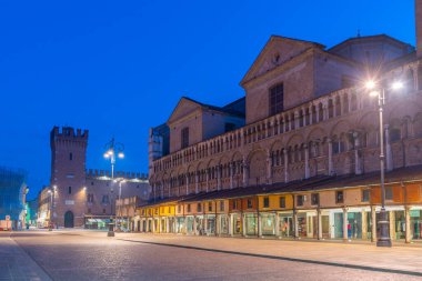 İtalyan kenti Ferrara 'daki katedralin gündoğumu manzarası.