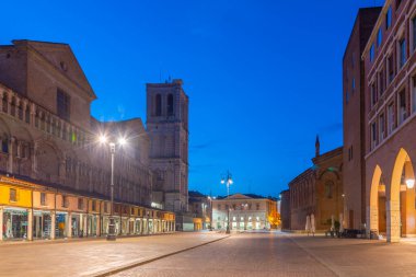 İtalyan kenti Ferrara 'daki katedralin gündoğumu manzarası.