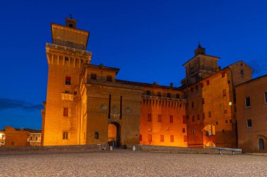İtalyan kenti Ferrara 'da Castello' nun gündoğumu manzarası.