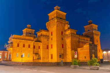 İtalyan kenti Ferrara 'da Castello' nun gündoğumu manzarası.