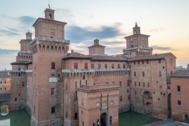 İtalyan kenti Ferrara 'da Castello' nun hava manzarası.