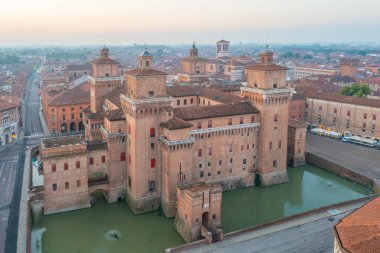İtalyan kenti Ferrara 'da Castello' nun hava manzarası.
