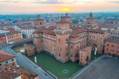 İtalyan kenti Ferrara 'da Castello' nun hava manzarası.
