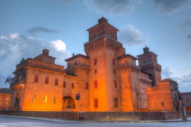 İtalyan kenti Ferrara 'da Castello' nun günbatımı manzarası.
