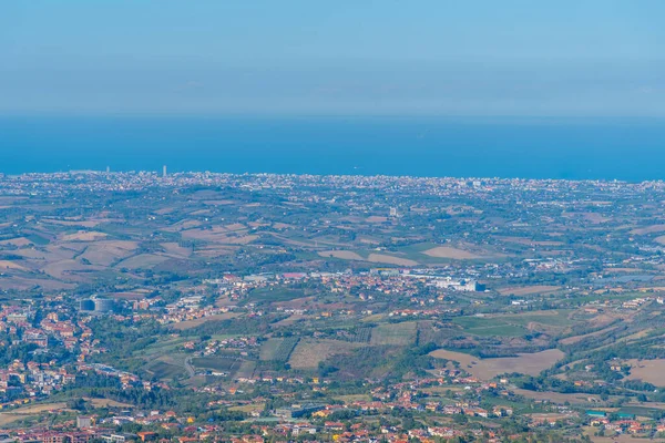 Adriyatik Denizi 'ne doğru San Marino' nun hava manzarası.