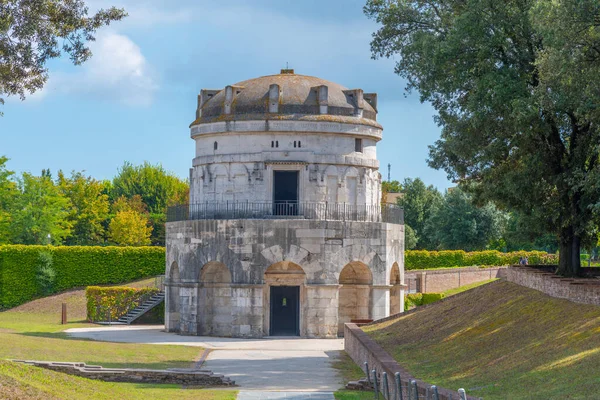 İtalyan kasabası Ravenna 'da Teodorico Mozolesi.