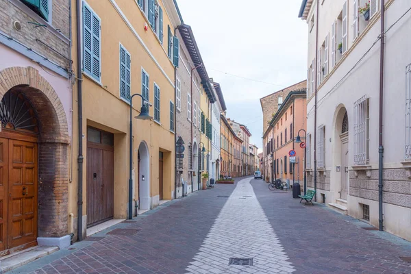 イタリアの町ラヴェンナの中心部の通り — ストック写真