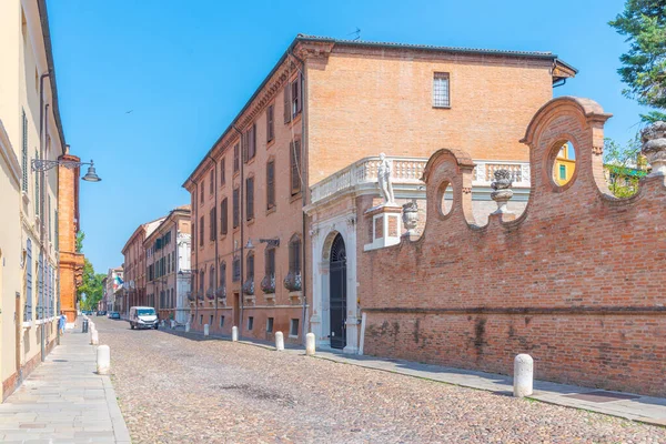 İtalya 'nın Ferrara kentindeki tarihi evler.