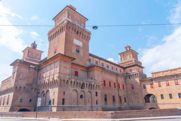 İtalyan kenti Ferrara 'da Castello Estense.