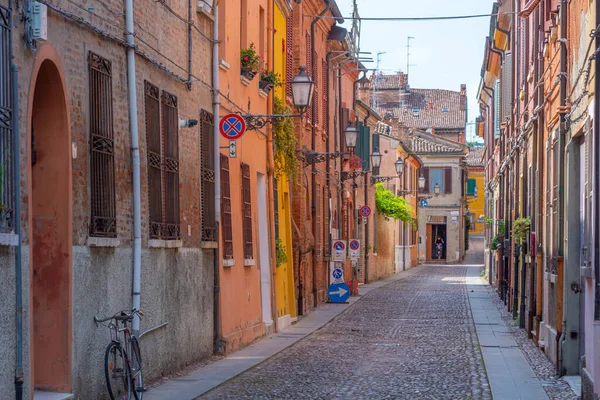 İtalya 'nın Ferrara kentindeki tarihi evler.