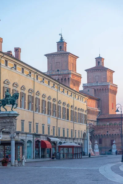 Vista All Alba Del Castello Estense Nella Città Italiana Ferrara — Foto Stock