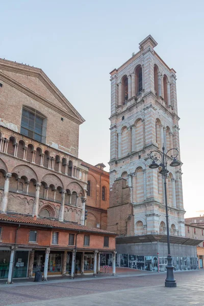 İtalyan kenti Ferrara 'daki katedralin gündoğumu manzarası.