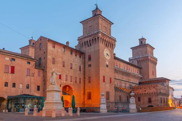 Sunrise Άποψη Του Castello Estense Στην Ιταλική Πόλη Ferrara — Φωτογραφία Αρχείου