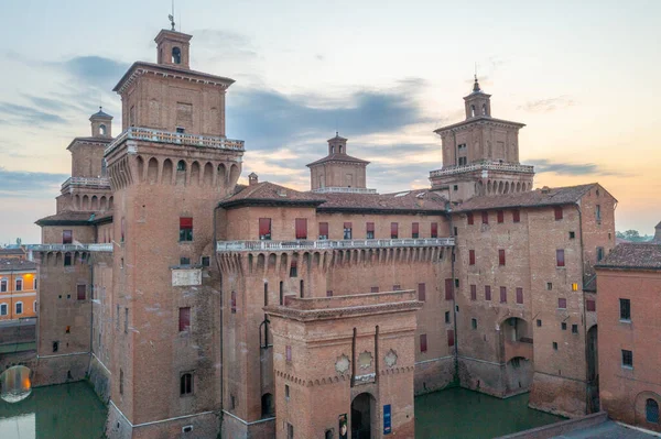 İtalyan kenti Ferrara 'da Castello' nun hava manzarası.