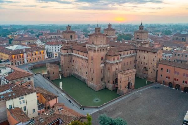 İtalyan kenti Ferrara 'da Castello' nun hava manzarası.