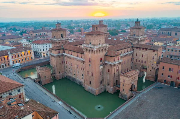 İtalyan kenti Ferrara 'da Castello' nun hava manzarası.