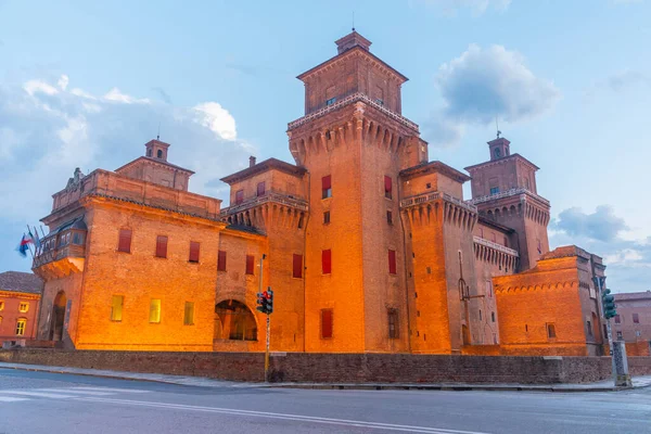 İtalyan kenti Ferrara 'da Castello' nun günbatımı manzarası.