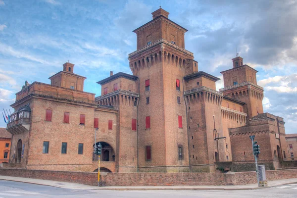 İtalyan kenti Ferrara 'da Castello Estense.