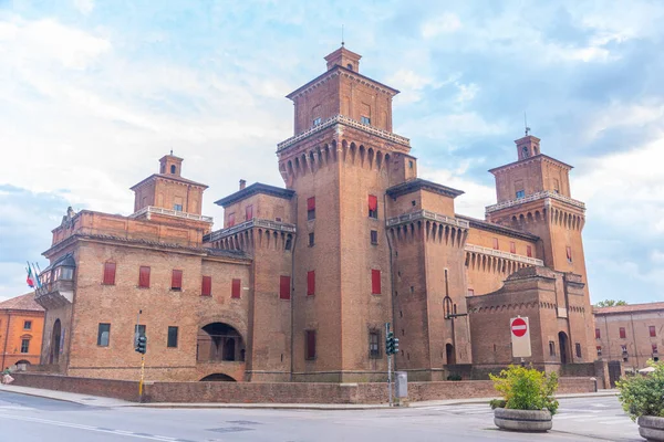 İtalyan kenti Ferrara 'da Castello Estense.