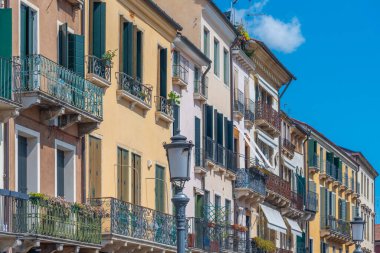 İtalya 'nın Padua kentindeki Piazza dei Signori Meydanı' nda cephe.