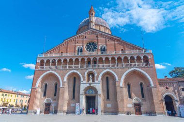 Basilica di Sant 'Antonio İtalyan kasabasında.