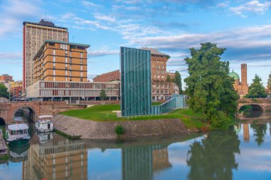İtalya 'nın Padua kentindeki anıt anısına..