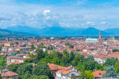 İtalya 'daki eski Vicenza kasabasının hava manzarası.