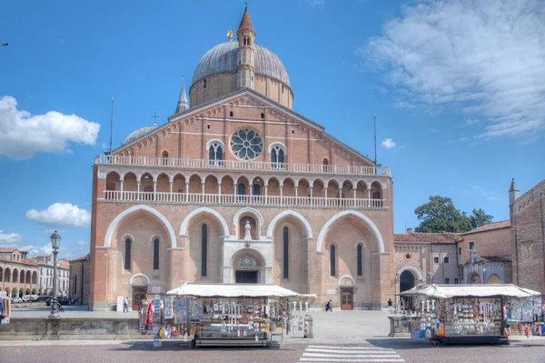 Basilica di Sant 'Antonio İtalyan kasabasında.