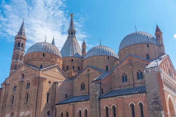 Basilica di Sant 'Antonio İtalyan kasabasında.