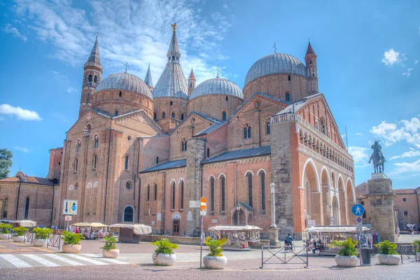 Basilica di Sant 'Antonio İtalyan kasabasında.