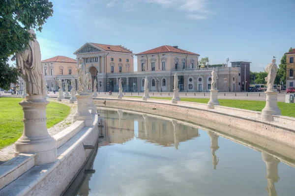 Statyer Som Omger Prato Della Valle Italienska Staden Padua — Stockfoto