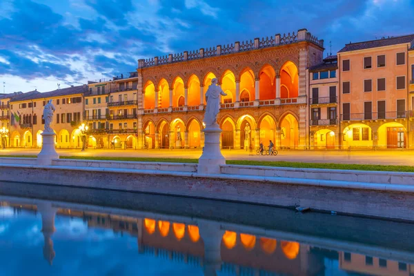 Pôr Sol Sobre Loggia Amulea Piazza Prato Della Valle Cidade — Fotografia de Stock